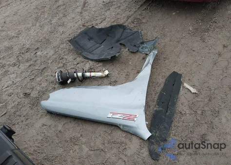 2025 Chevrolet Silverado 1500 4Wd Short Bed Lt Trail Boss z USA, uszkodzony, nr VIN 3GCUKFED2SG112971